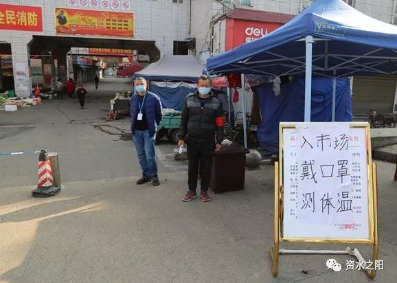 早市戴口罩测体温,进入市场佩戴口罩测体温