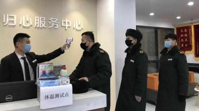 物业小区守门人筑牢疫情防控线,疫情中的坚守人员