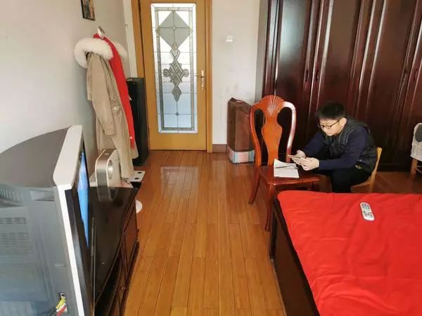 开学第一天视频老师被学生气晕,开学老师提前报到的真实视频