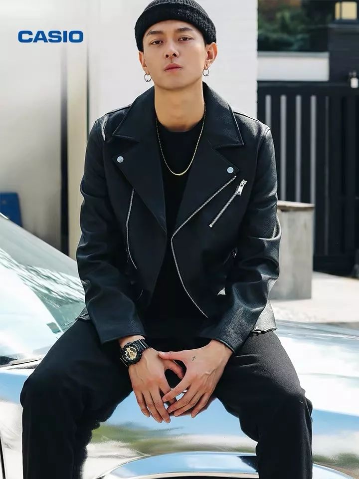 情侣礼物推荐送一对,情侣一周年送什么礼物最好