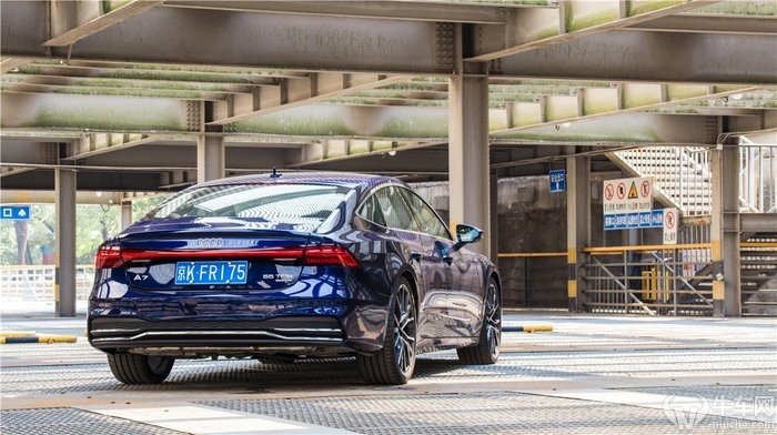 驾控体验与外观背道而驰？简析奥迪A7