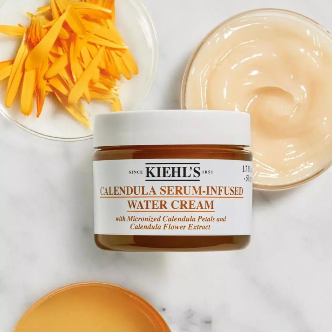 有了水乳精华脸嫩了,有了这些护肤品会更年轻