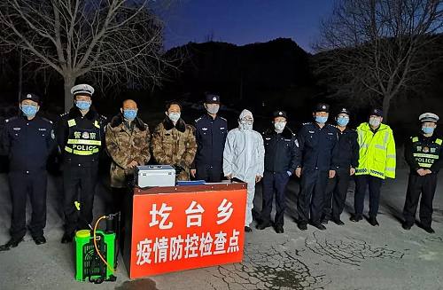 “代购队”“守夜人”...他们在各自的岗位上尽职守则