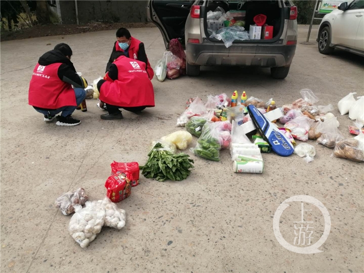 跑腿服务队,帮贫困户建立志愿者队伍