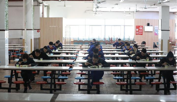 三次体测不能少线上订餐评价好记者亲历康奈复工一线