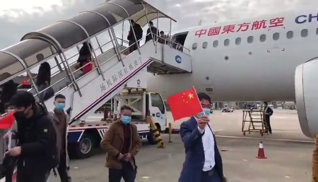 东航787抵达白云机场,东航航班包机