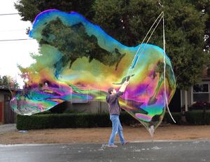 为什么用洗洁精能做出泡泡水,洗洁精水为什么吹不出泡泡