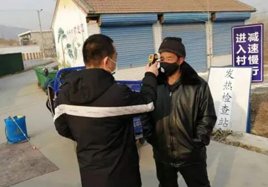 唐山市遵化市志愿者,遵化村口志愿者