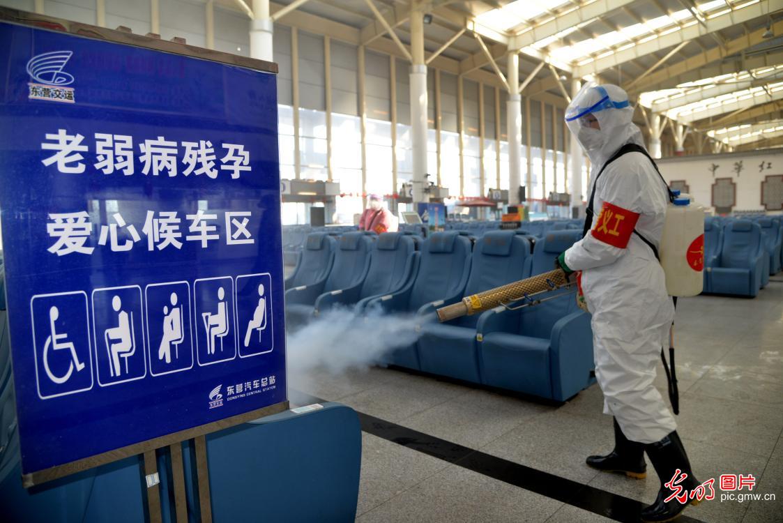 雷锋精神在疫情防控中闪烁,弘扬雷锋精神疫情防控主题党日