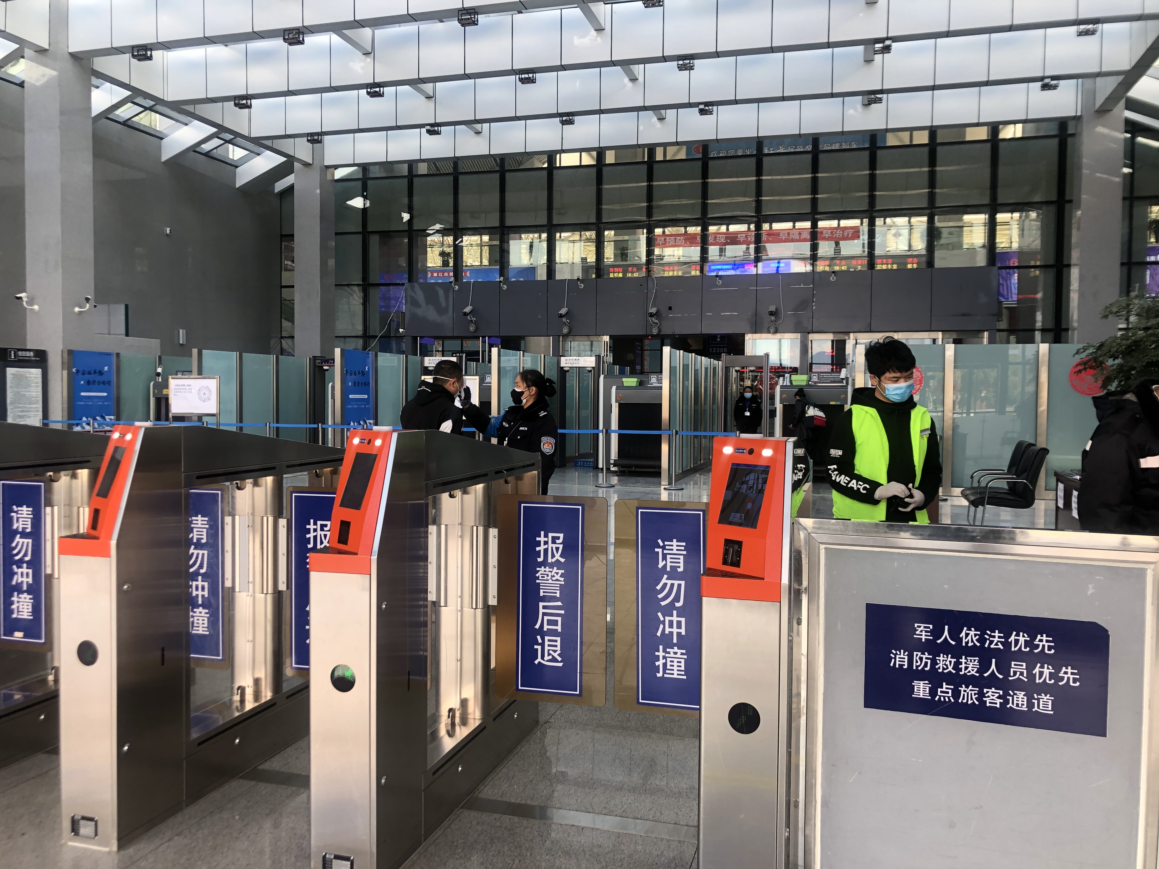 「丽江热线」丽江至昆明恢复开行8对列车，机场这些航班也已恢复…