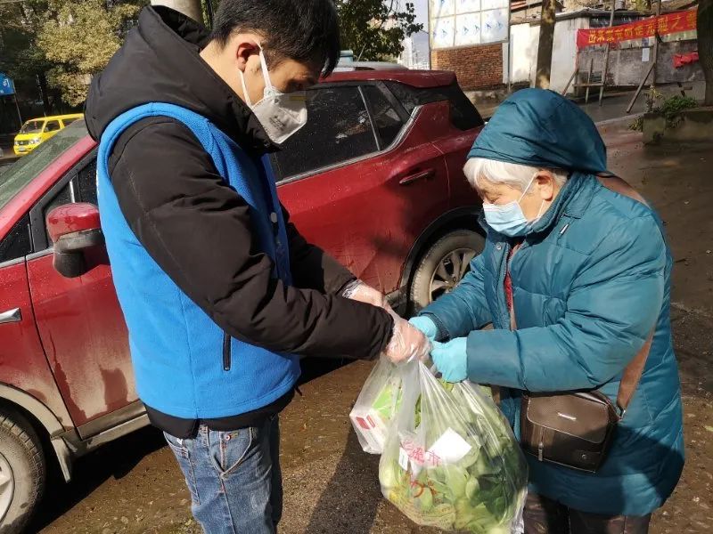 抗疫先进个人获表彰大会完整视频,抗疫先进团队获奖感言