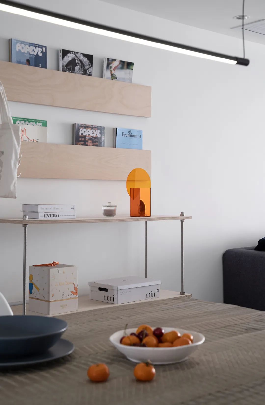 入门玄关连着小房间不浪费空间,现代化两边不靠墙入户玄关实用