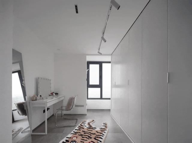 入门玄关连着小房间不浪费空间,现代化两边不靠墙入户玄关实用