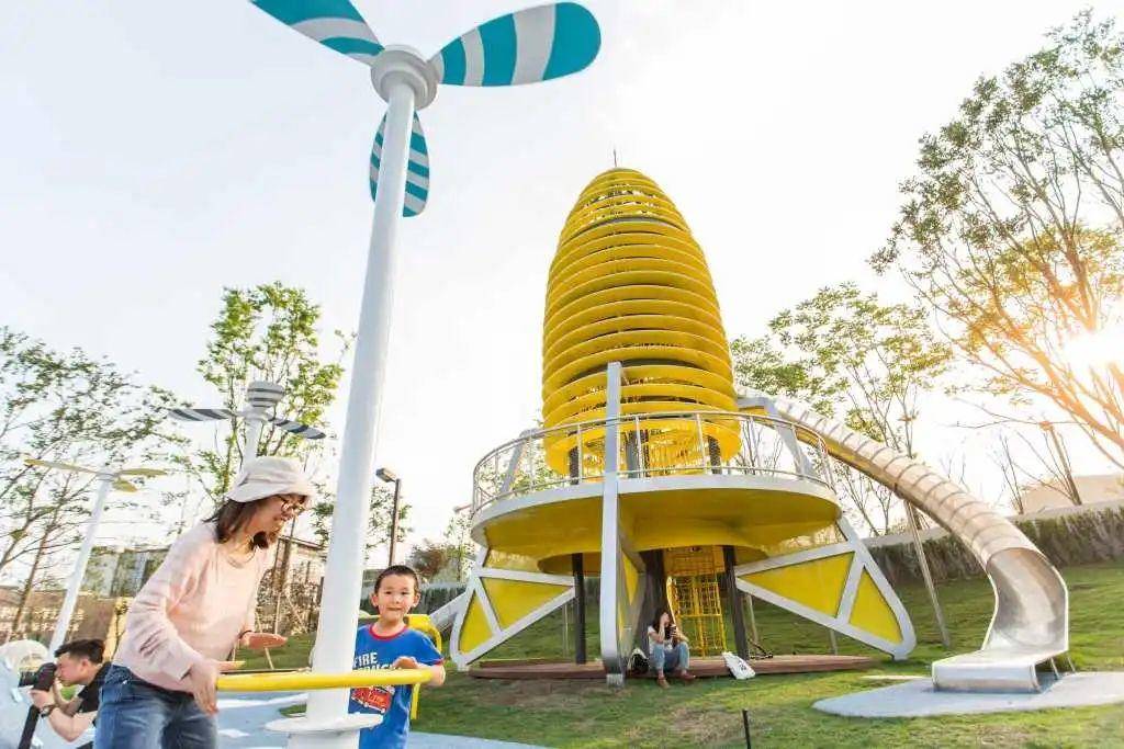 孩童的游乐场是我们回不去的童年,童年中的游乐园