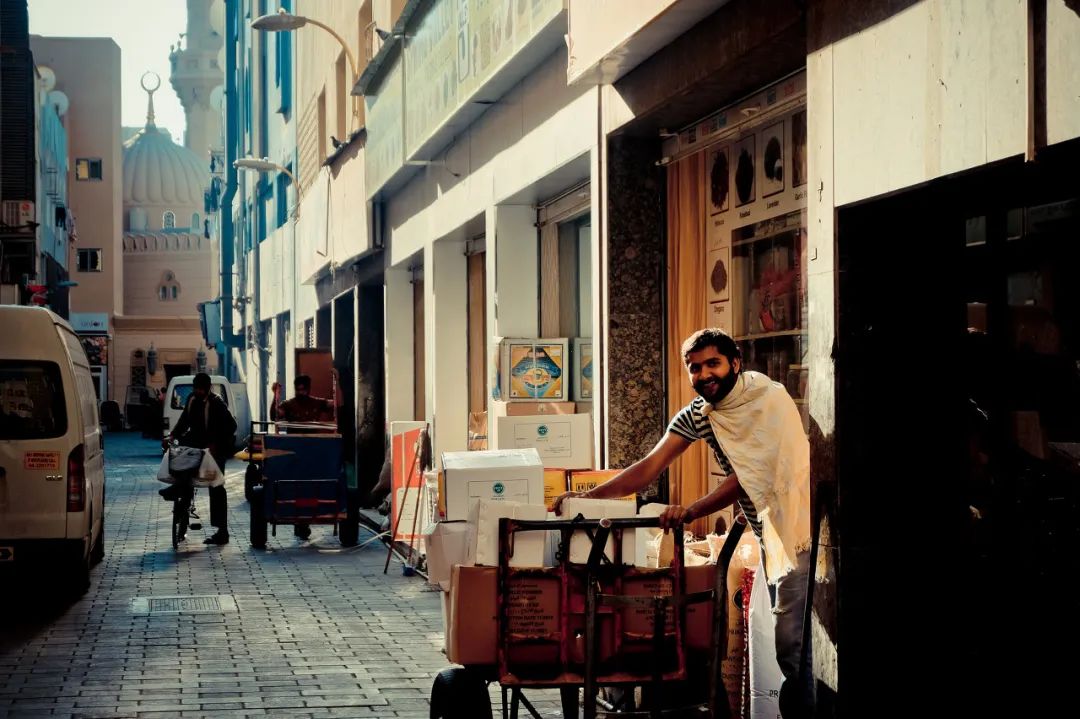 富到流油的阿联酋穷人比黄金还多,阿联酋有穷人和富人吗