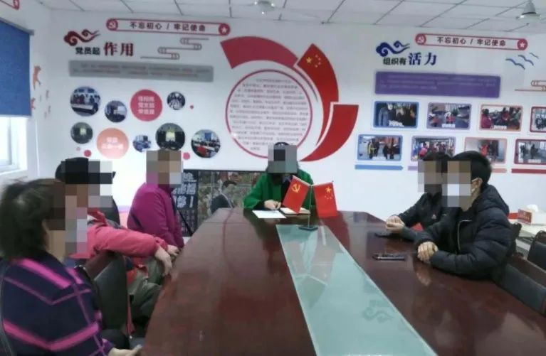 头皮发麻蟑螂竟当成宠物网上售卖,家里养了1万只蟑螂