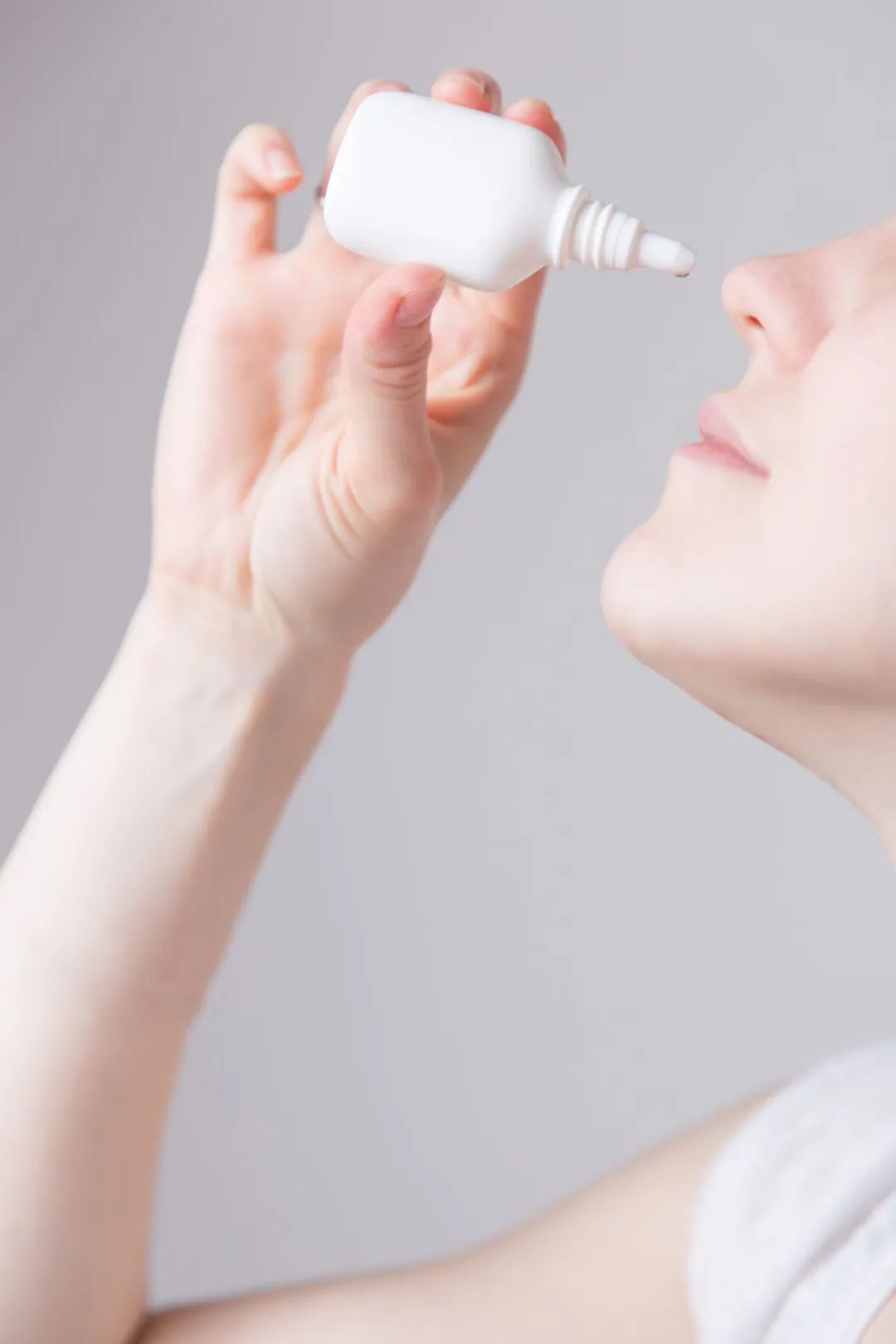 鼻炎用药开始抢占维C、酒精、消毒液的风头——过敏季又到了，这样对付你的鼻炎