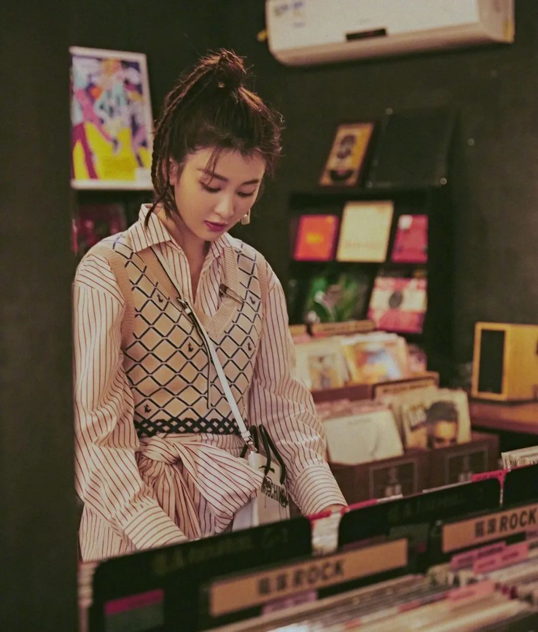 zara鑳屽績绌挎惌,zara鐗涗粩鑳屽績绌挎惌