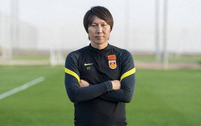 最新国足定妆照出炉，蒿俊闵领衔的鲁能三将帅气上镜