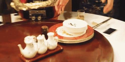 为了方便自己吃饭做了一个机器,日本人为了吃饭设计的神器