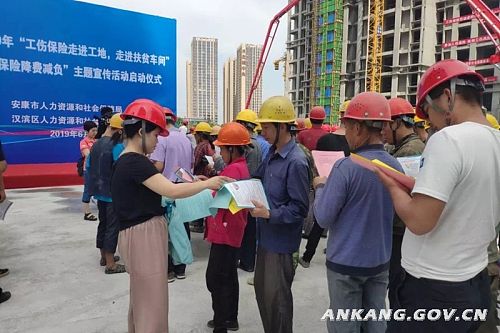 扬帆起航正当时砥砺前行铸辉煌,扬帆起航乘风破浪立潮头