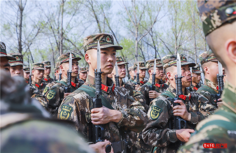热血沸腾！*警武**刺杀训练杀声震天