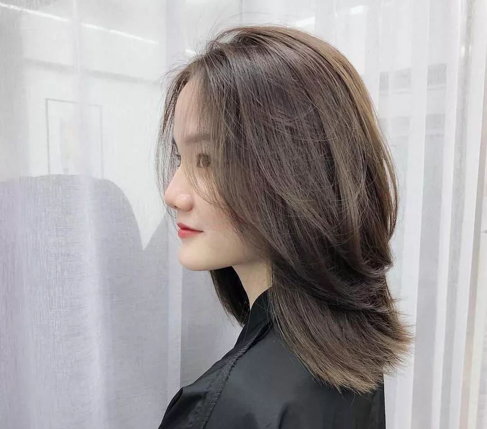 染了亚麻色好黄,发廊亚麻色染出来什么效果