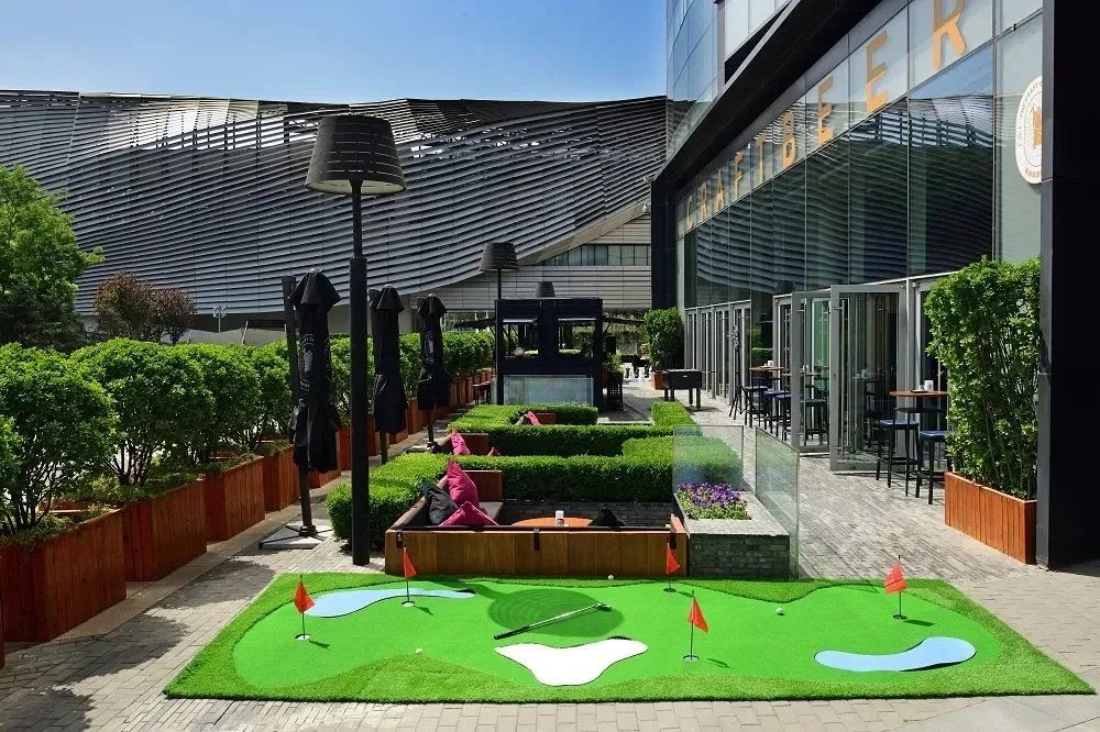 不热不堵人不多,城中开房度假难道不够爽吗?丨寻味