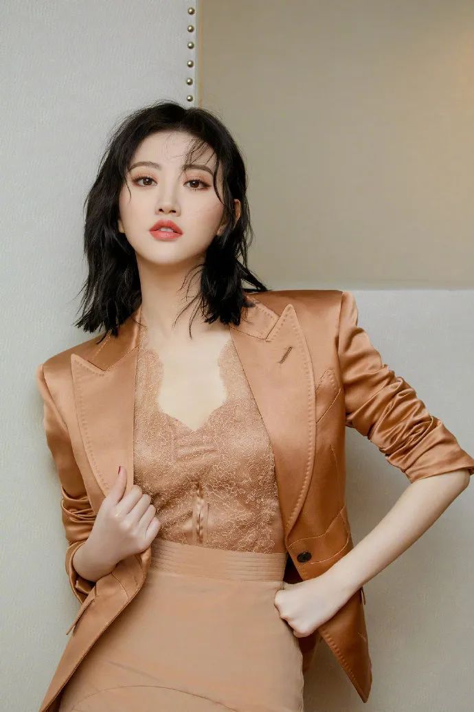 开春穿搭西装收腰裙,西装内搭裙子高级感减龄潮款