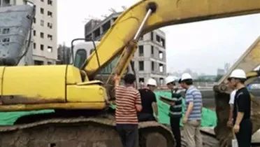 新三一起重机官方价格表,三一sac60吨全地面起重机多少钱