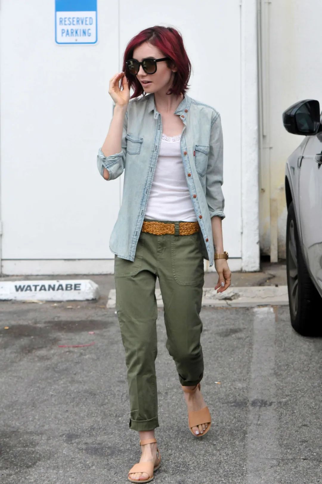 种草鹅的穿搭图片,lilycollins粉色大衣