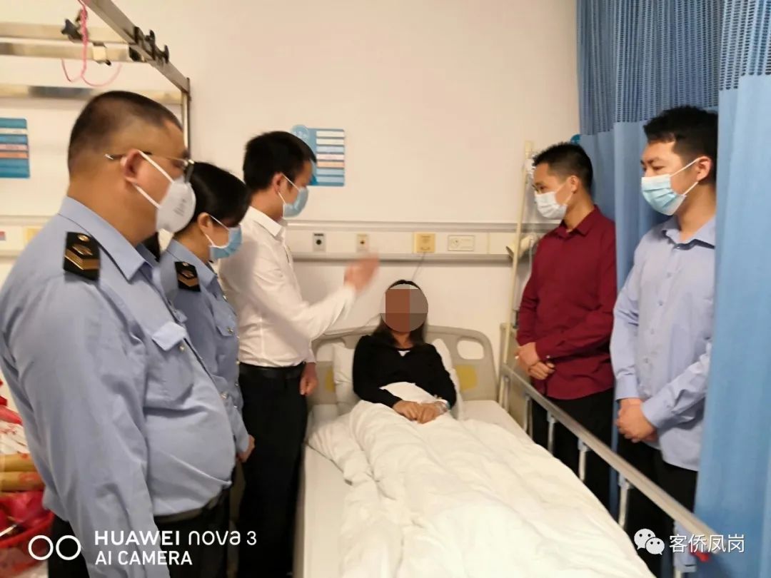 一女子买药被拒殴打店员,女子买药拒登记暴打店员