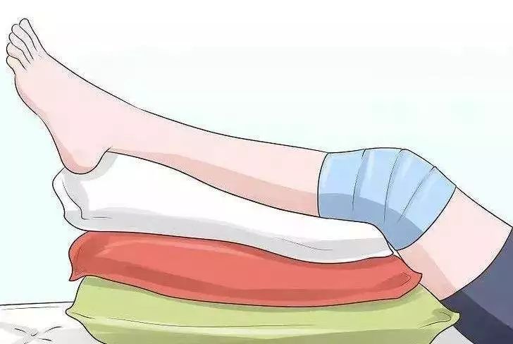 小男孩脚被卡进共享单车里,小孩共享单车脚卡住了