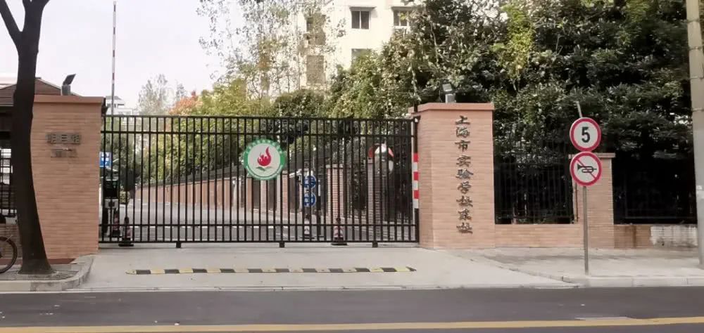 富人千万豪宅被疯抢,戴口罩抢千万豪宅