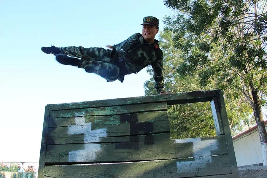 穿衣显瘦脱衣有肉下一句,穿衣显瘦脱衣有肉啥意思