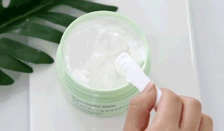 皮肤干的女生用的网红面膜,冬天女生脸部干燥用什么护肤品