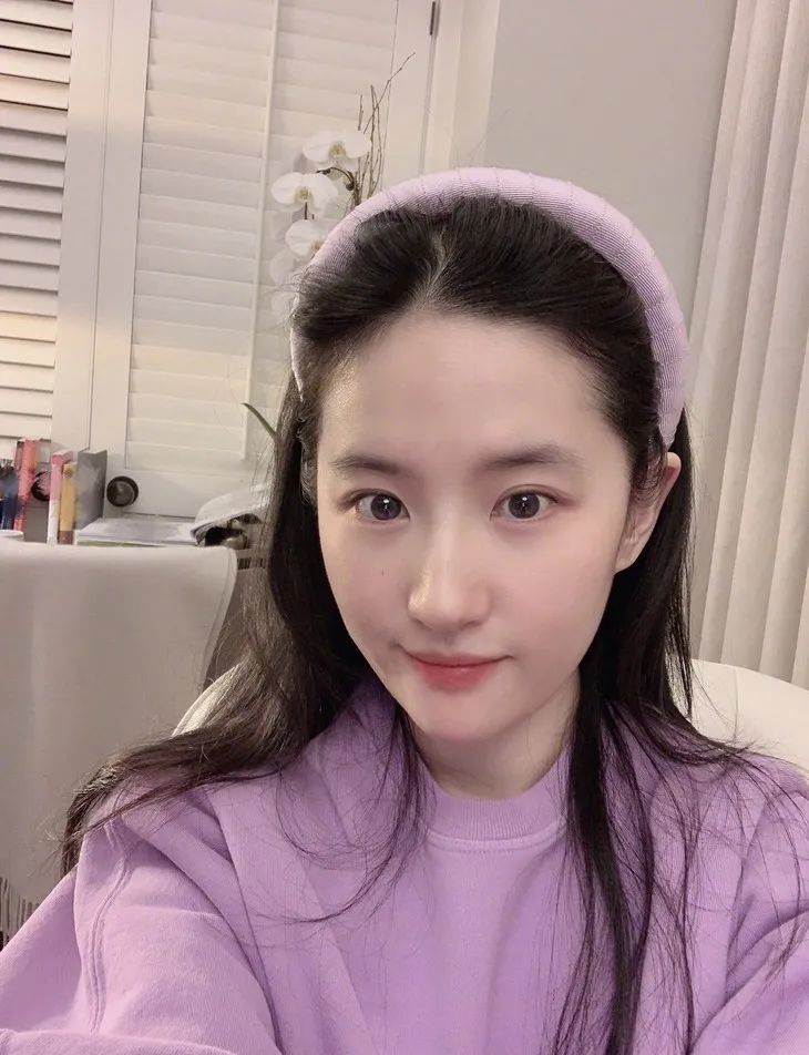 壹周潮话题|木村夫妇结婚20年首秀恩爱,海狸Kaia居家没忘秀身材