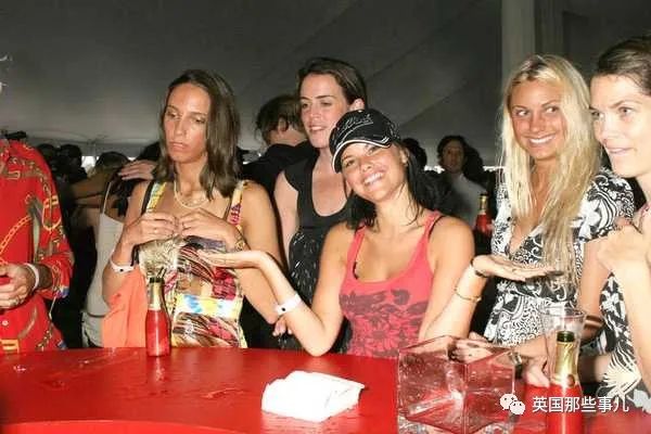 当年嫁入瑞典王室的不雅王妃跑去支援医生！曾不待见的瑞典民众，现在也开始夸了