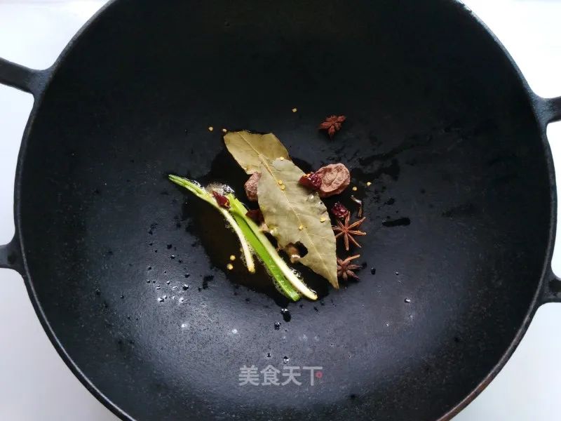 无任何添加的卤鸭货,刚卤出来的鸭货比较麻