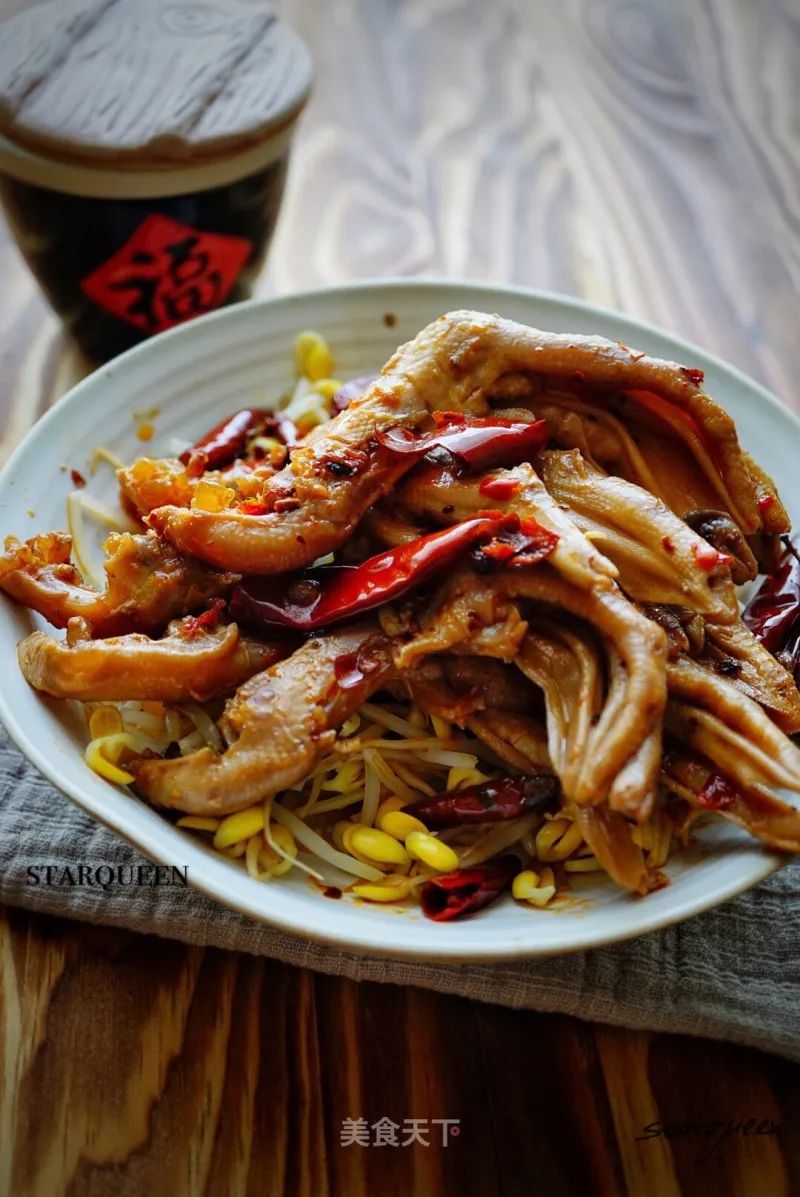 无任何添加的卤鸭货,刚卤出来的鸭货比较麻