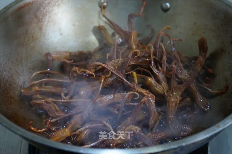 无任何添加的卤鸭货,刚卤出来的鸭货比较麻