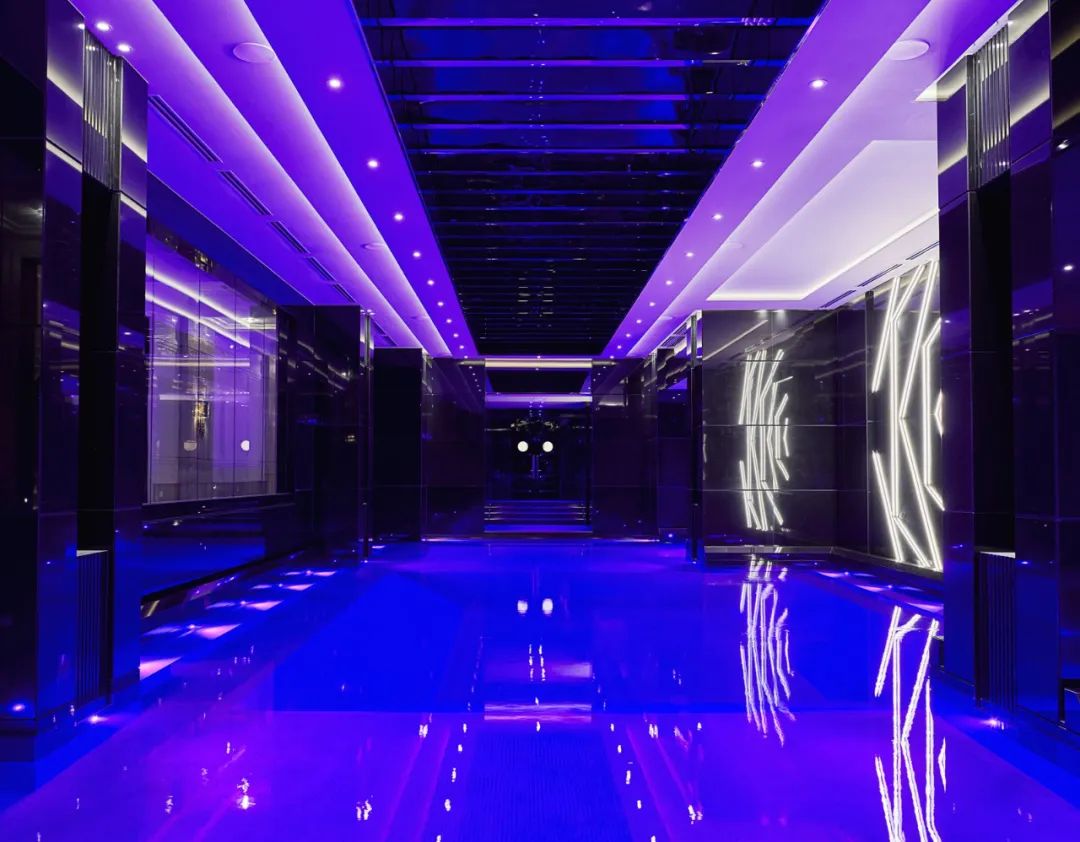 全球“最快”的男人公开1亿豪宅！室内唱跳打篮球，马桶还会唱歌…