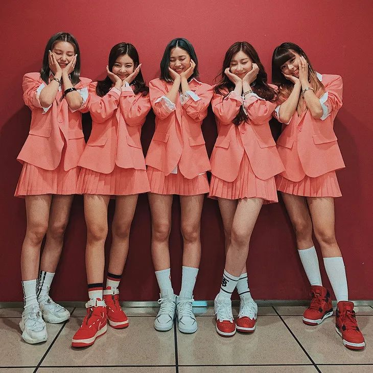 配饰狂|杨幂的终极时髦秘籍，10块钱帮你给腿整容