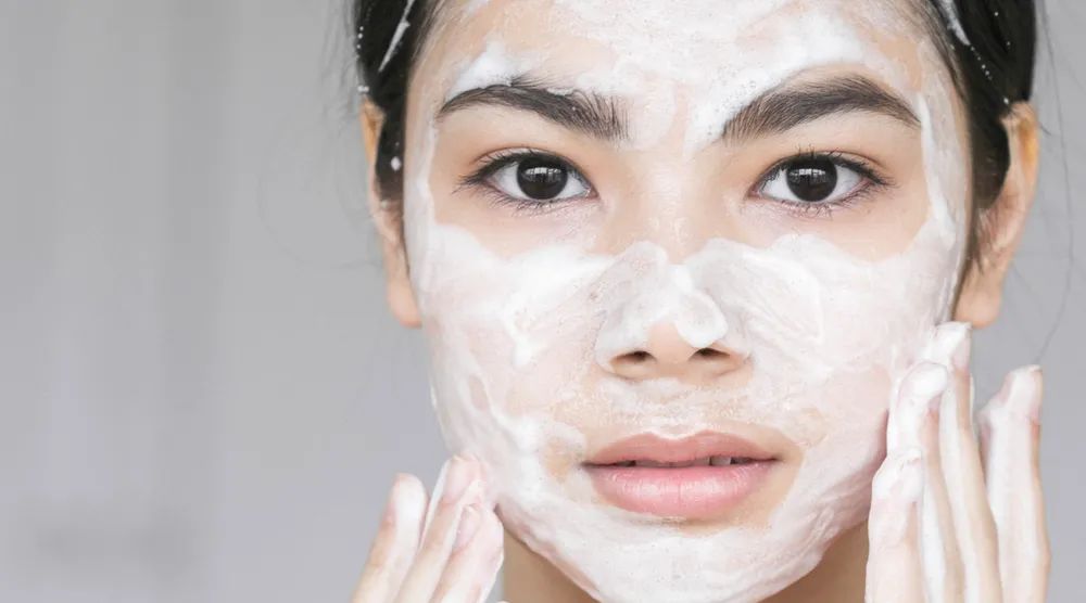 化妆伤皮肤很重吗,化妆伤皮肤