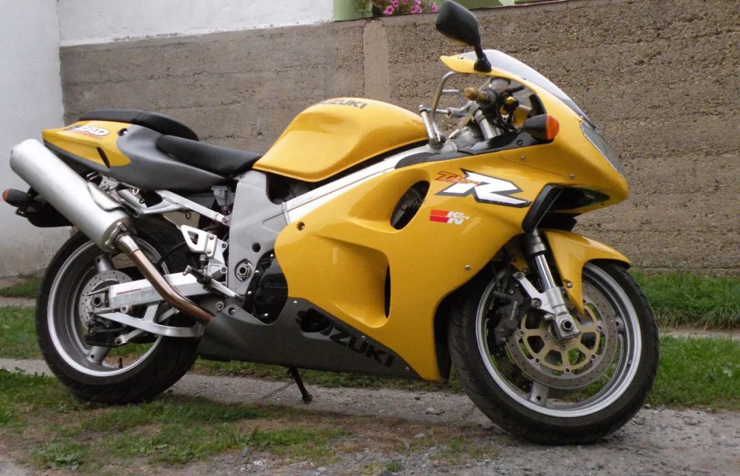 铃木tl1000s几缸,铃木tl1000s油耗