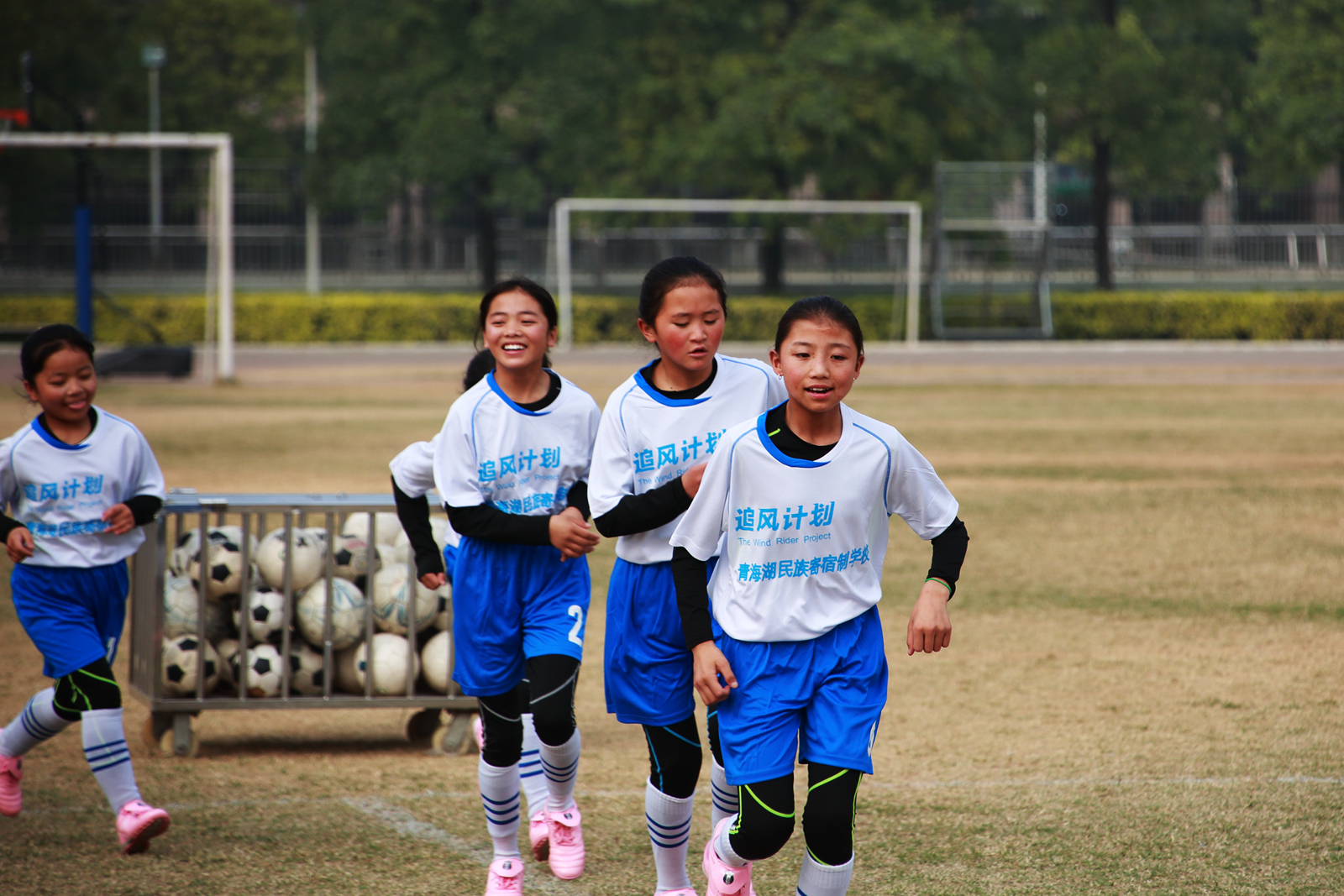瓒崇悆濂冲杩介璁″垝椤圭洰,杩介璁″垝鏍″洯濂宠冻