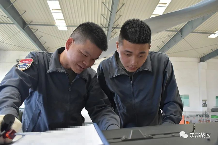 尖兵｜从农村娃到直升机“航电大拿”，“兵王”经历了什么？