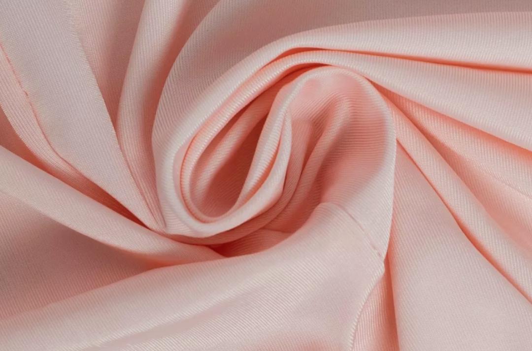 怎么正确涂防晒霜不会假白,涂了防晒霜被晒红