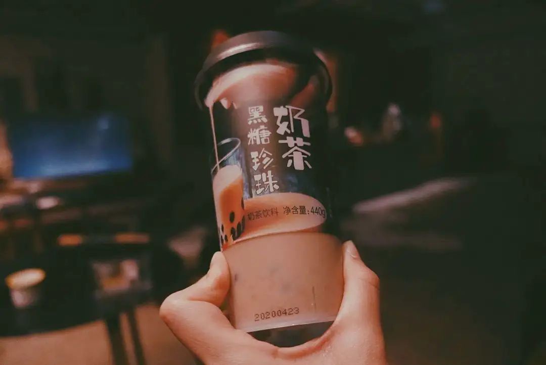 去便利店买吃的回来吃,去便利店买个东西