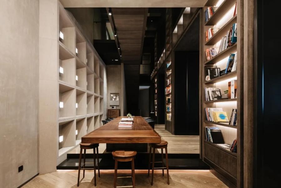 不热不堵人不多,城中开房度假难道不够爽吗?丨寻味